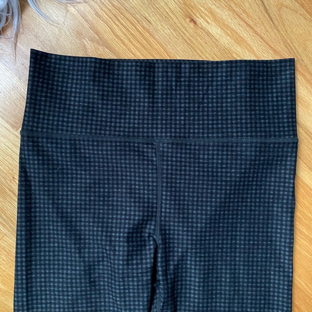 Vuori Black and Gray Checkered Elevation Leggings Pants Yoga - Picture 5 of 9